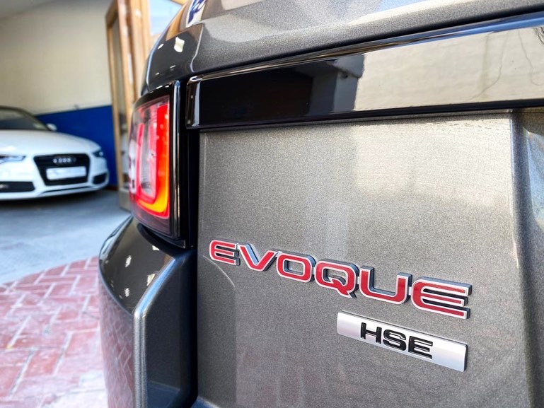 Range Rover Evoque Low Profile Slimline Ii Roof Rack Perfect For Extra Cargo Of All Kinds On Sale At Www Pureevoque Com Free Shipping 48 States